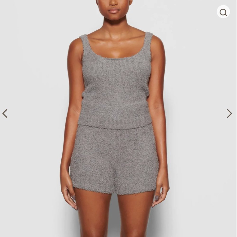 NWT SKIMS Cozy Knit Short in Smoke Size L/XL.